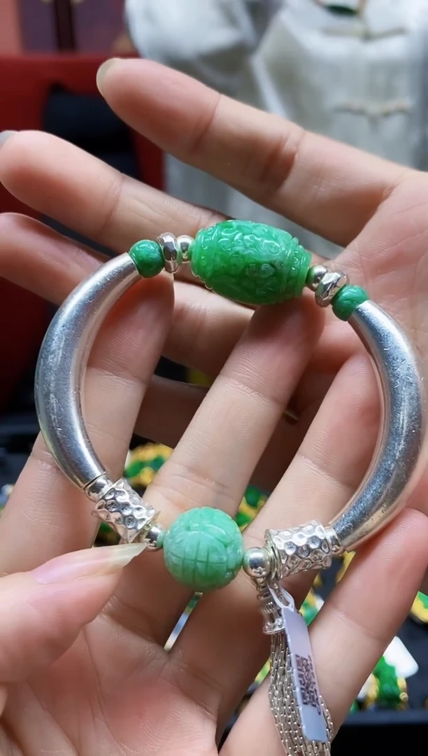 颈饰未镶嵌翡翠手串