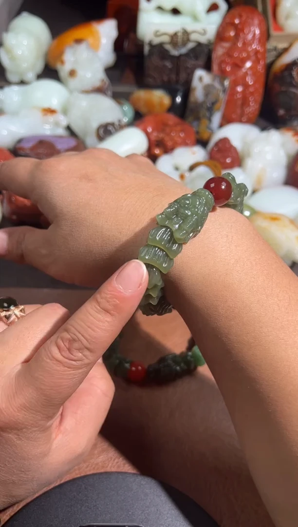 未镶嵌和田玉把件秋****.和田玉