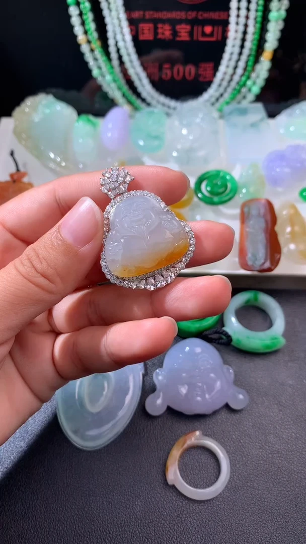 颈饰未镶嵌翡翠