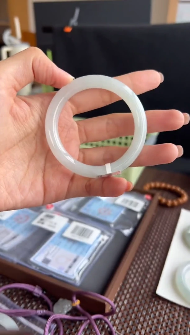 翡翠手镯未镶嵌39号51.8*8.8*8.4