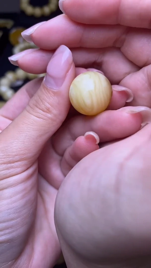 未镶嵌琥珀裸石葵. 7