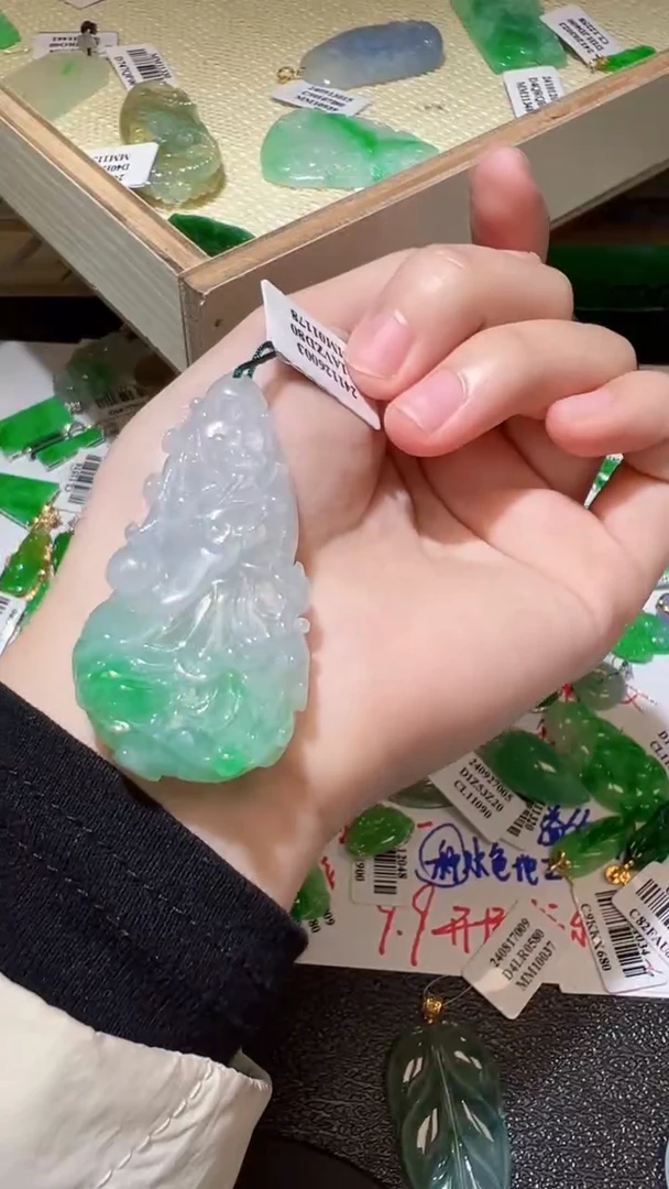 【闪购商品】翡翠挂件未镶嵌我
