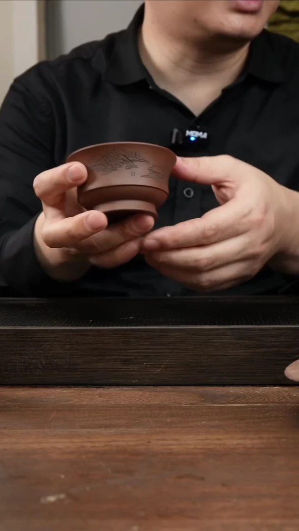 茶杯紫砂紫泥山水刻绘  马蹄形主人杯 ！