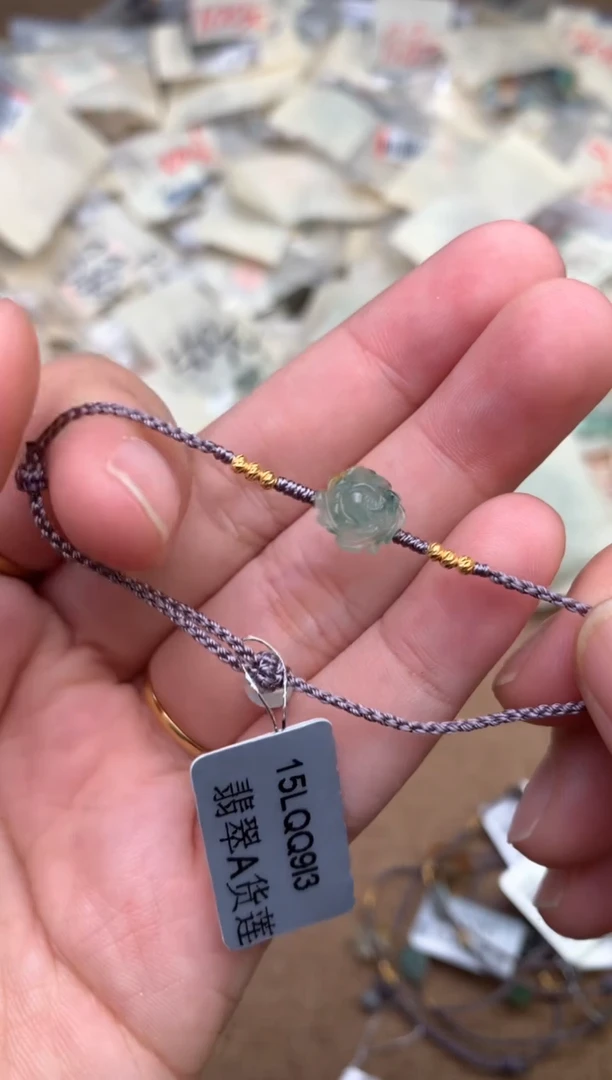 18K金镶嵌挂件翡翠2****?一
