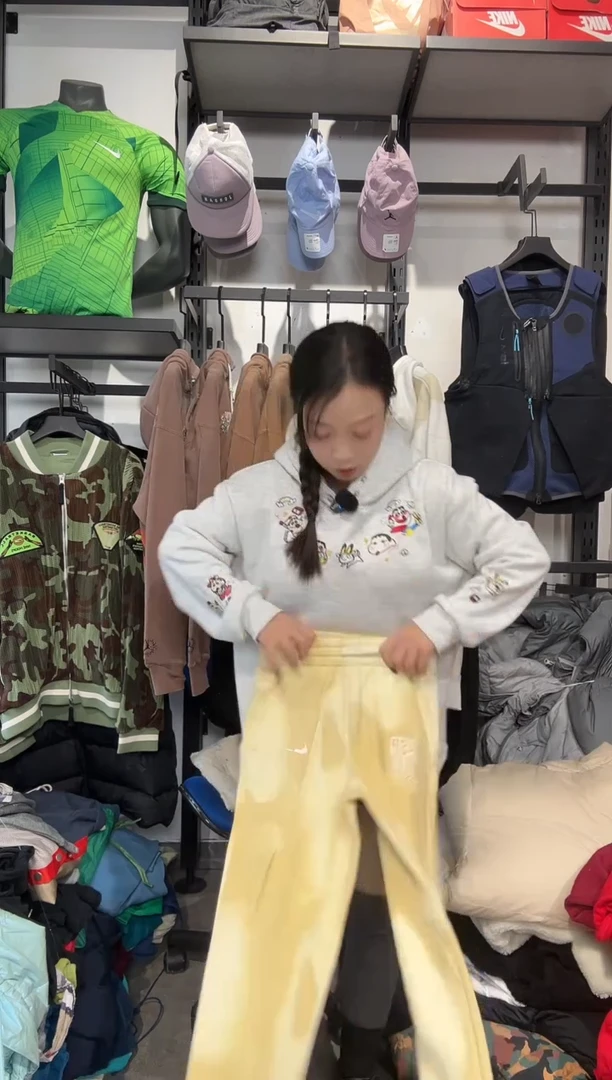 1256 编码 耐克卫衣服饰过款为准 尺码  140 150