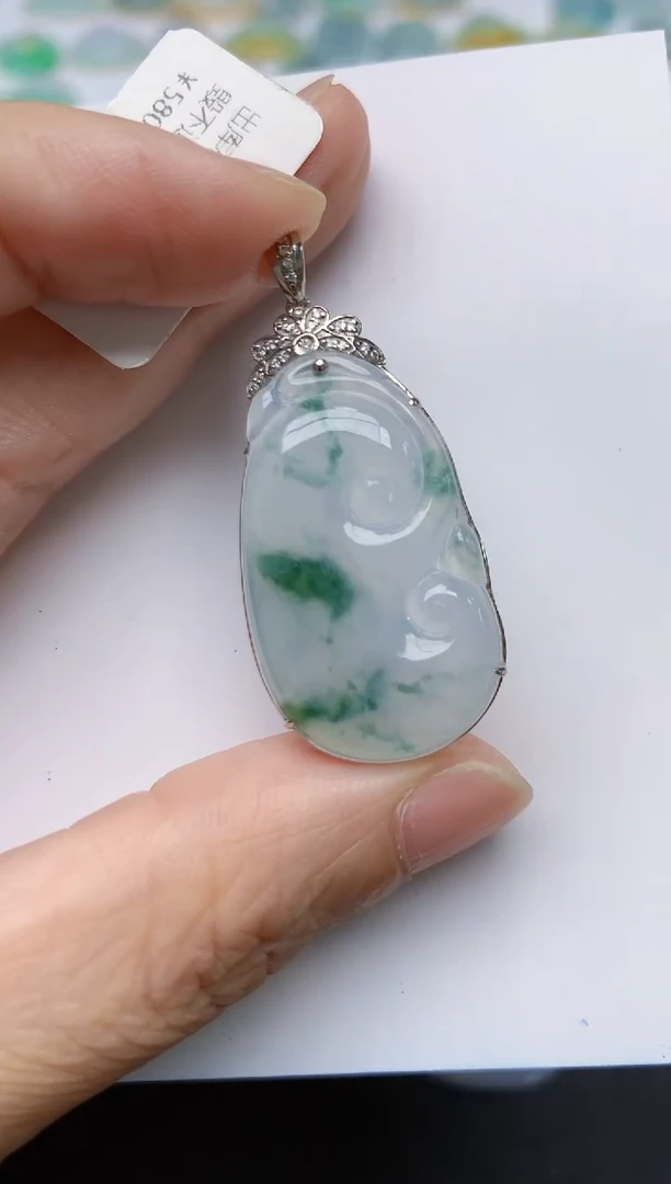 翡翠18K金镶嵌颈饰天然缅甸A货翡翠