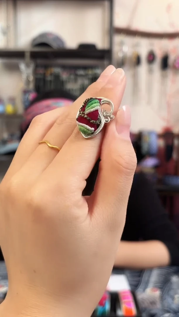 织绣民族风非遗老绣饰品589