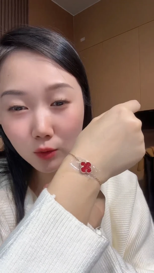 【闪购商品】玛瑙/玉髓手链18K金镶嵌红色k黄，单花四叶草手链GHJ