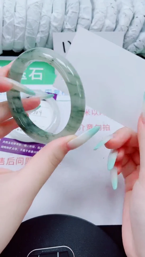 石英质玉手镯未镶嵌18-55/56