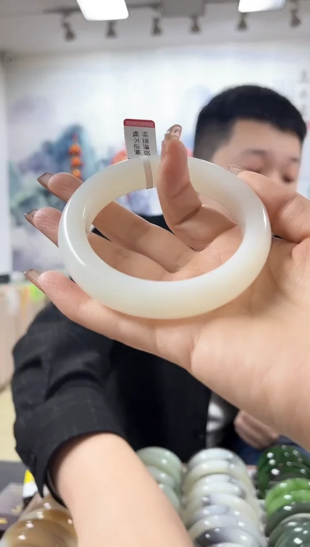 【闪购商品】和田玉手镯未镶嵌60-61圈口仅一只