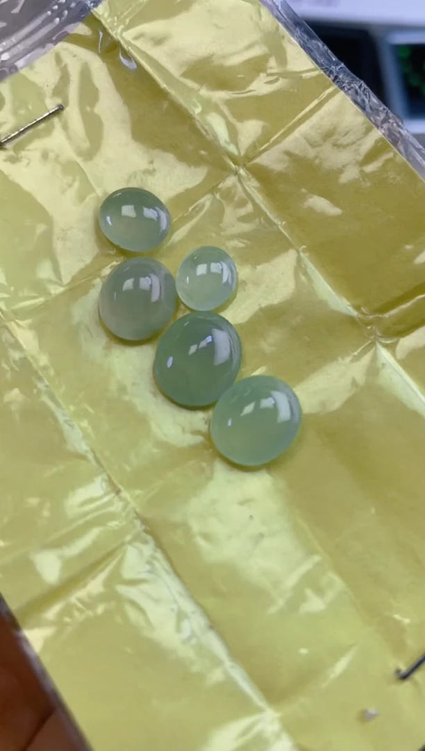 定制翡翠未镶嵌天然翡翠蛋面75