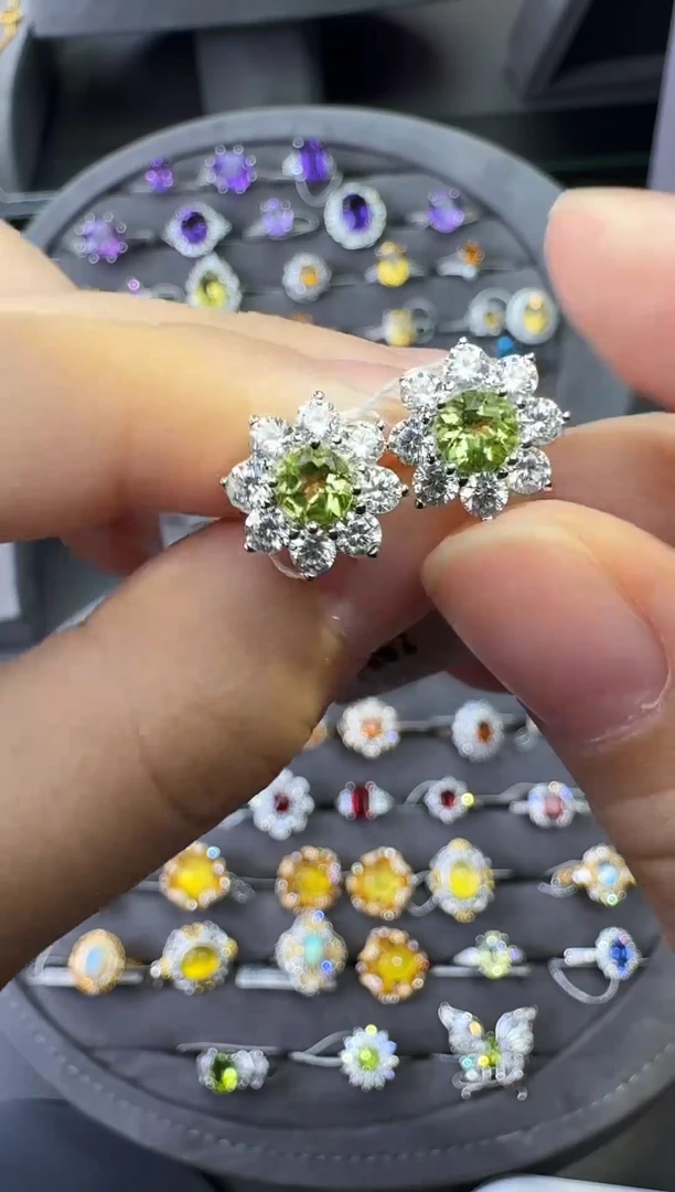 银S925镶嵌耳饰橄榄石【七天鉴赏】