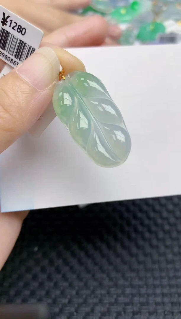 翡翠18K金镶嵌颈饰天然A货翡翠