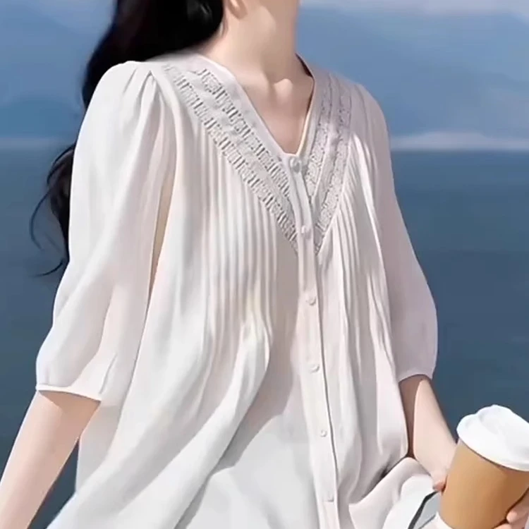 白色v领休闲薄款衬衫女2025夏季新款高级感洋气减龄宽松显瘦上衣
