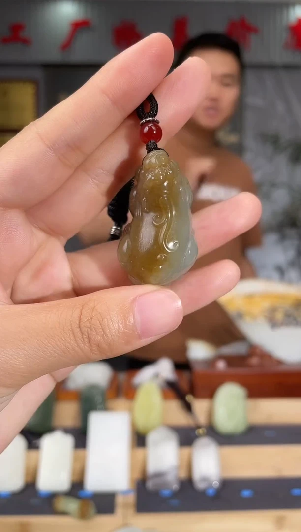 和田玉未镶嵌颈饰1