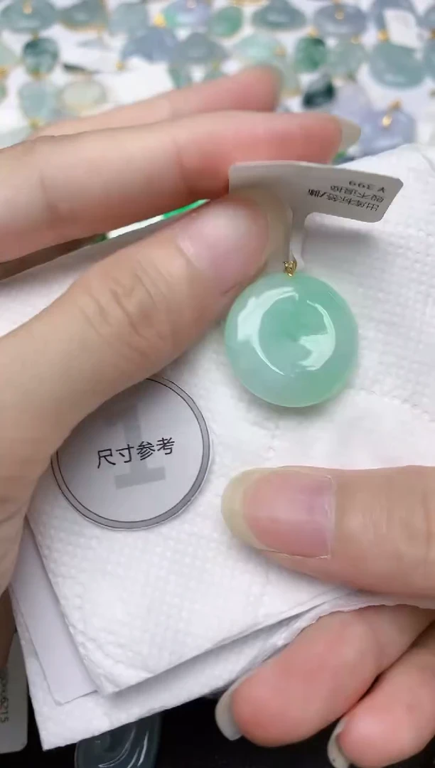 翡翠18K金镶嵌颈饰天然A货翡翠
