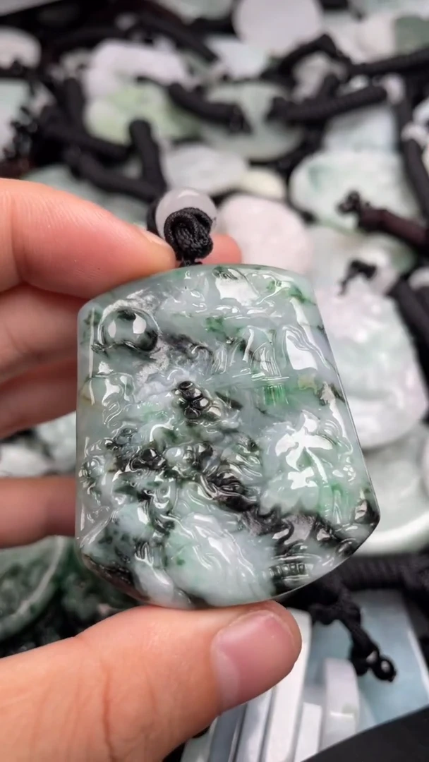 翡翠未镶嵌吊坠(不含链)1