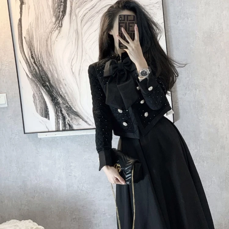 摇绿【现货】黑色短款小香风毛呢外套女秋冬百搭气质修身呢子上衣潮