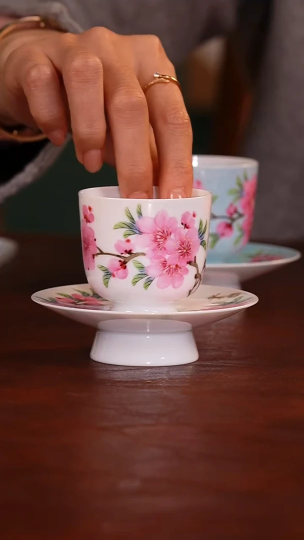 瓷瓷姑娘陈实水点桃花杯