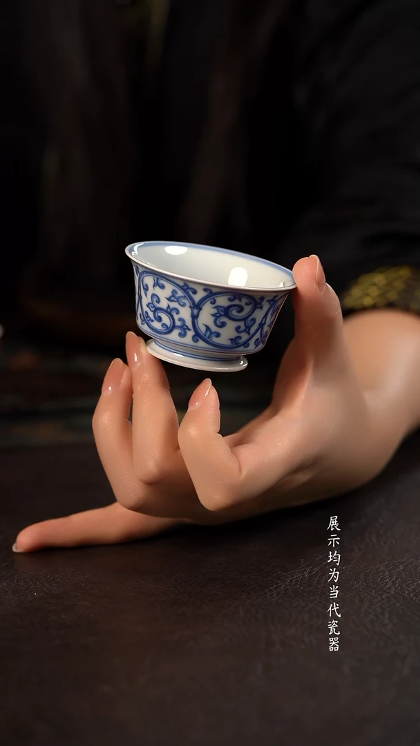 聚澜堂仿明缠枝莲马蹄杯
