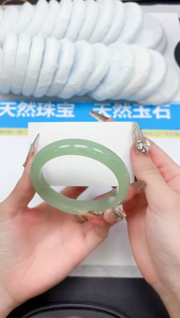 未镶嵌手镯石英质玉153-60.8