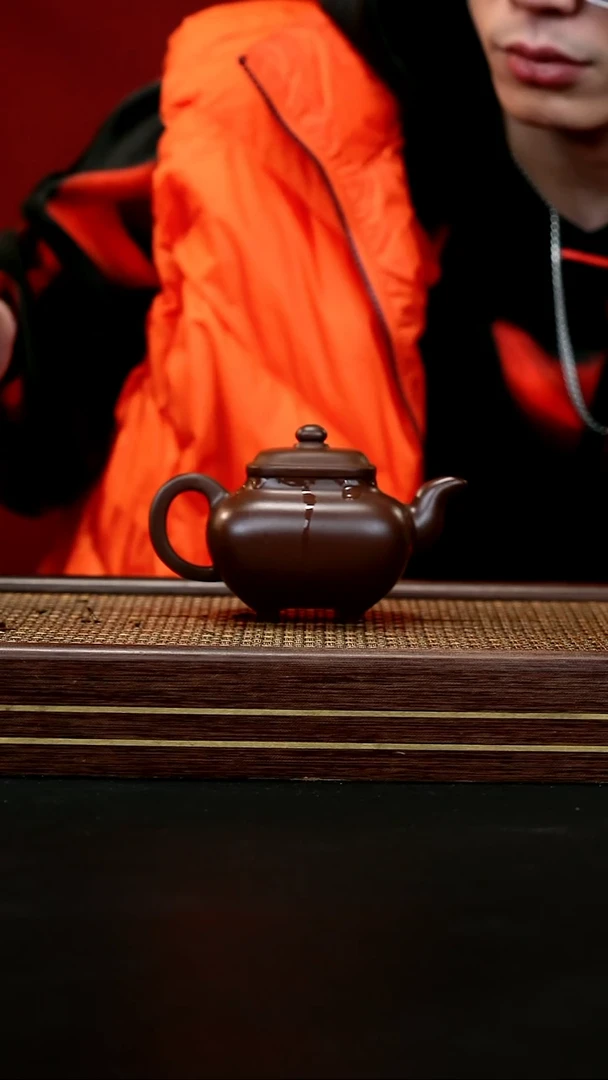 茶壶紫砂     革紫泥   传炉   230cc