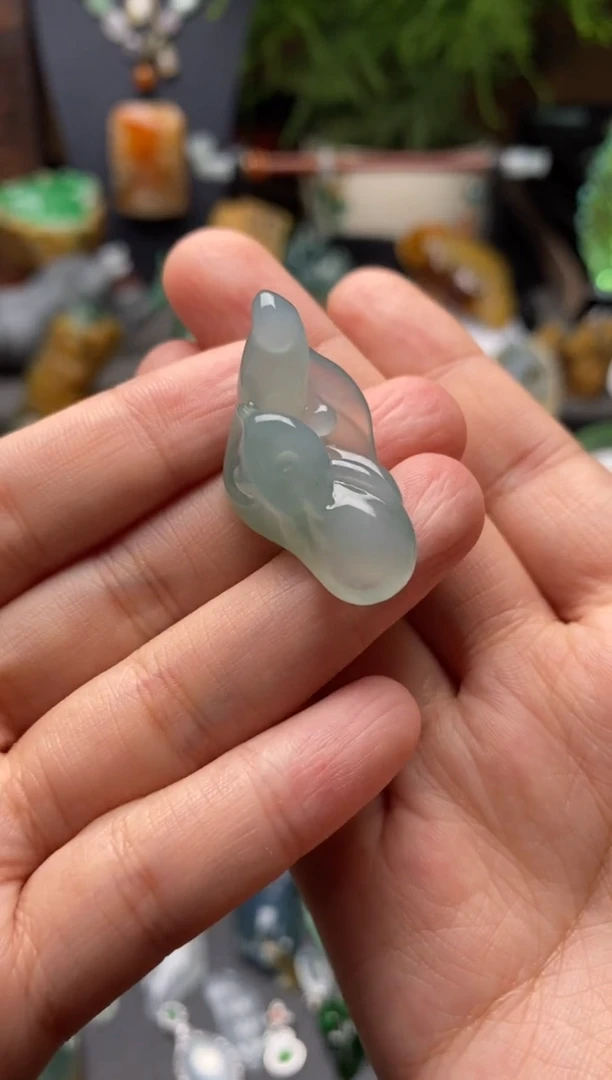 吊坠(赠链)未镶嵌翡翠随型