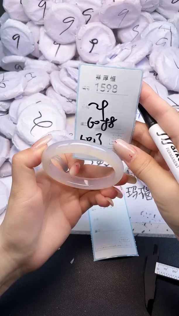 玛瑙/玉髓手镯未镶嵌1598