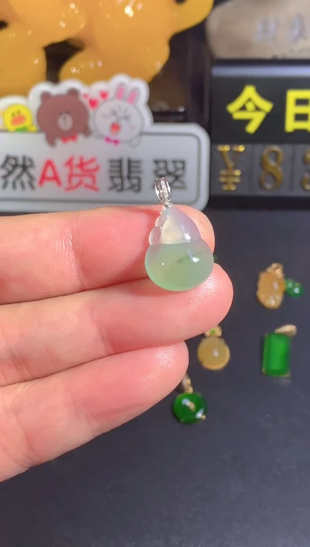 颈饰18K金镶嵌翡翠