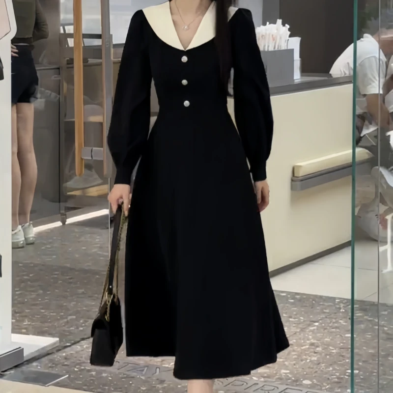 赫本风高级感遮肉显瘦连衣裙大码胖mm法式气质撞色翻领长袖小黑裙
