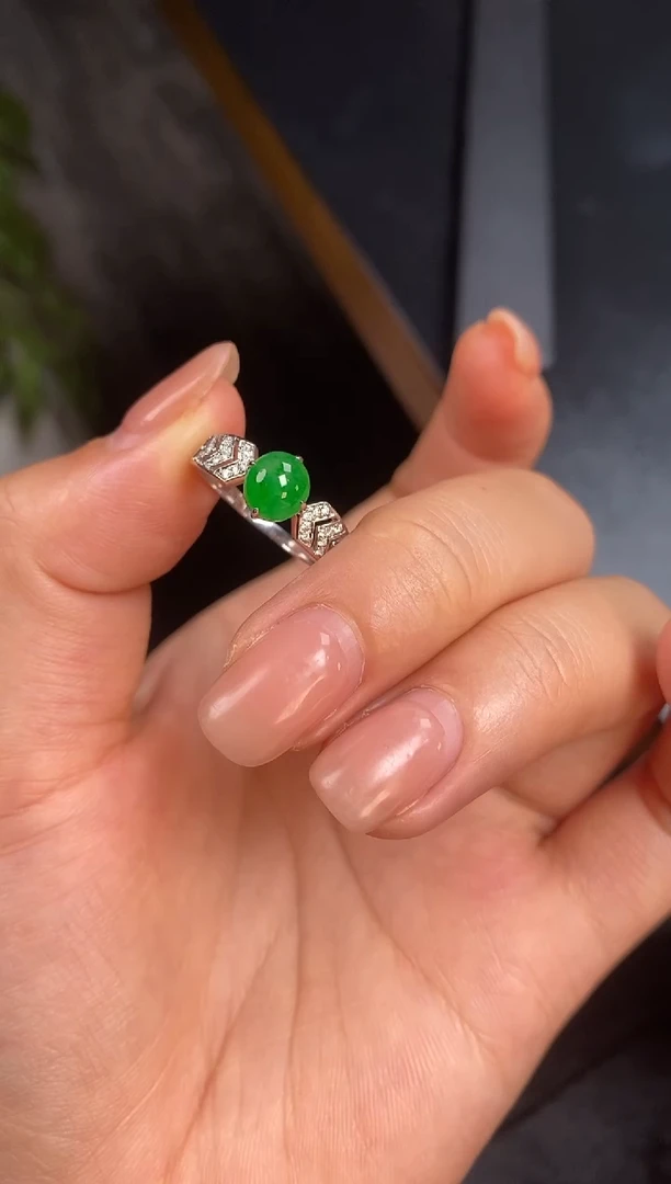 18K金镶嵌戒指翡翠翡翠戒指