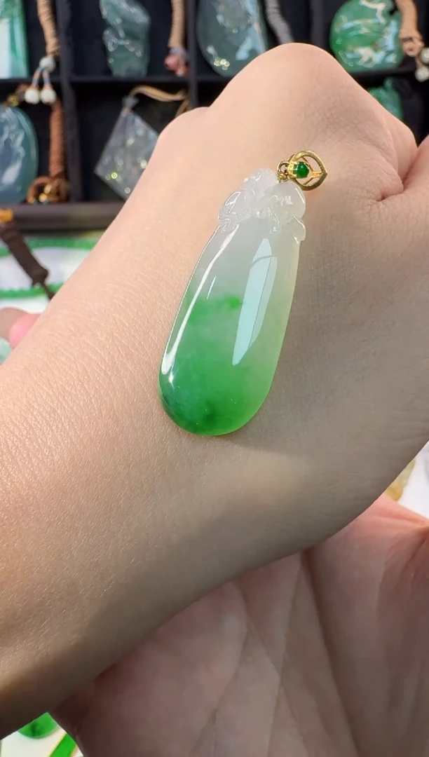 颈饰18K金镶嵌翡翠缅甸A货翡翠