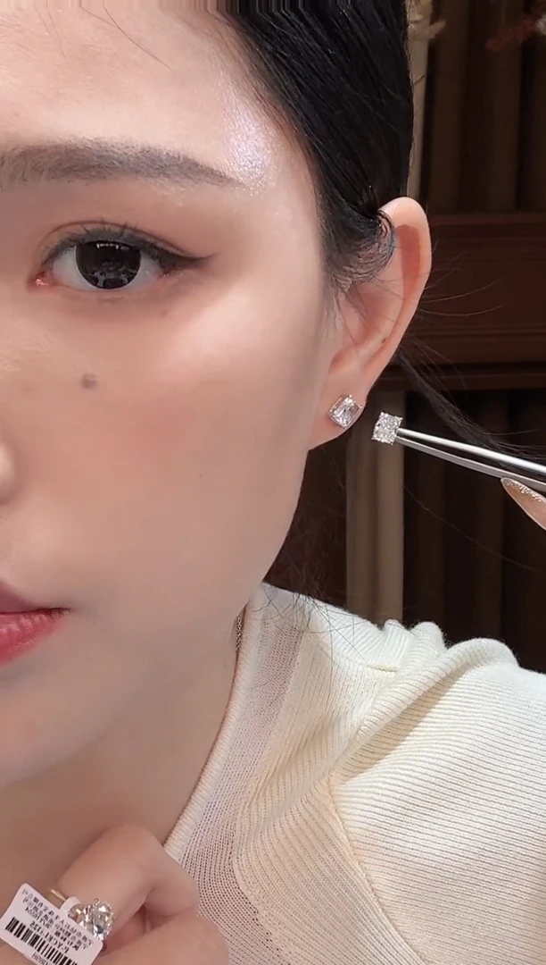 18K金镶嵌实验室培育钻石1卡雷迪恩耳钉k白