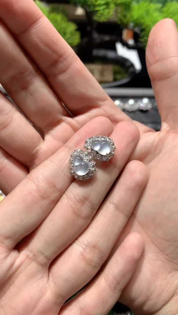 18K金镶嵌翡翠耳饰耳饰