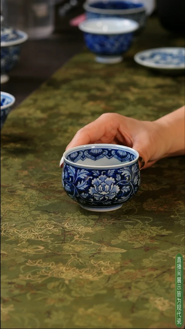 雲林青花牡丹炉式杯