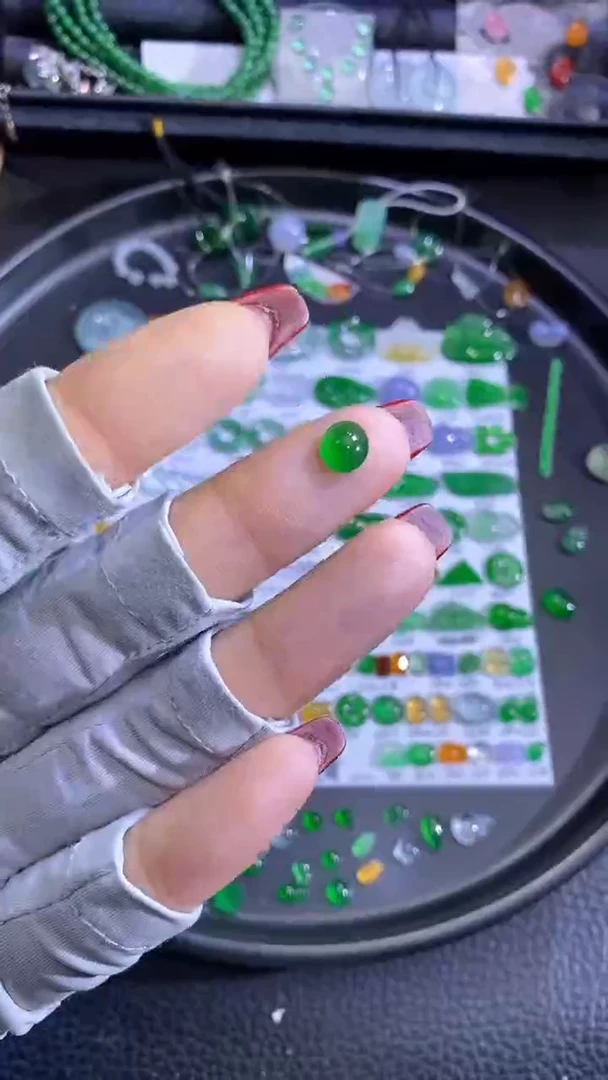 未镶嵌挂件翡翠蛋面