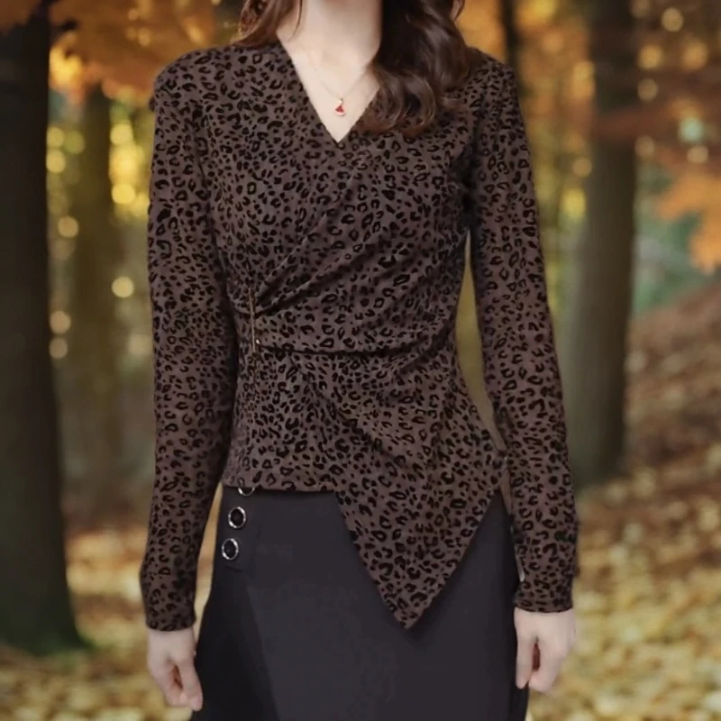 豹纹法式V领收腰显瘦女2025秋冬复古港风设计感百搭T恤短款