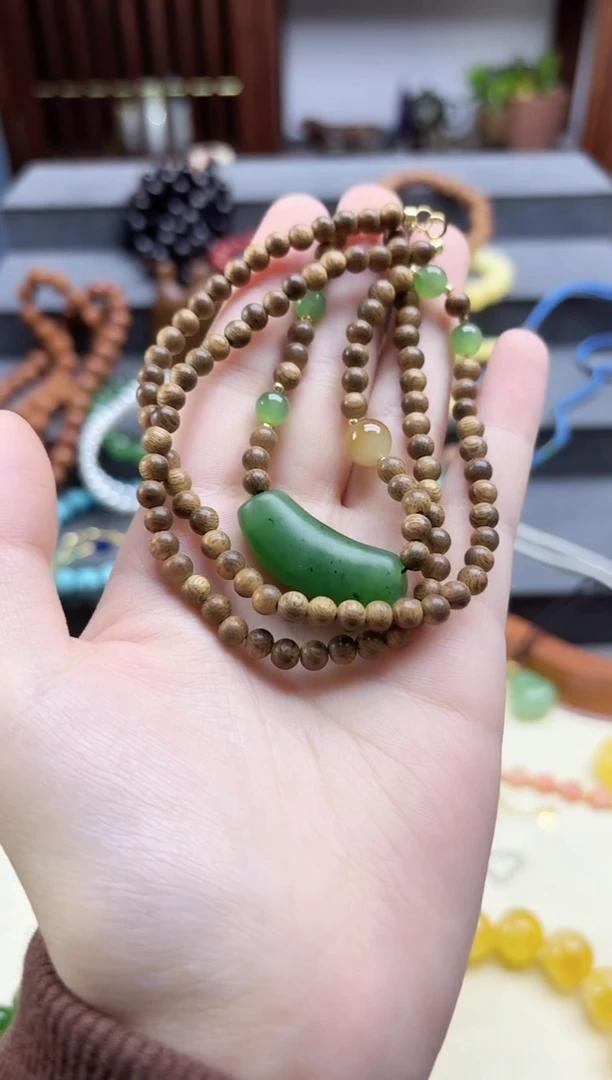 颈饰18K金镶嵌和田玉18K金和田玉项链XE