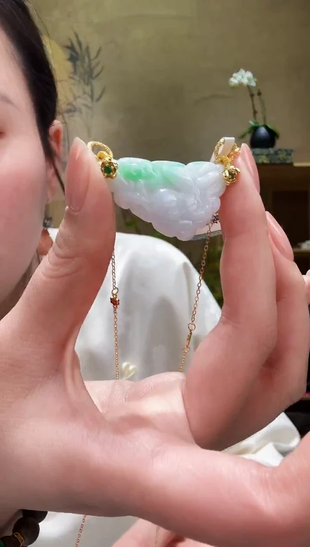 颈饰未镶嵌翡翠吊坠