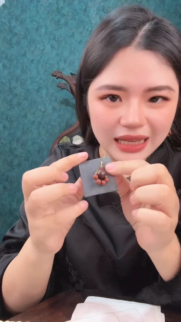 珠串红麝+息肌香方猫抓耳环一对