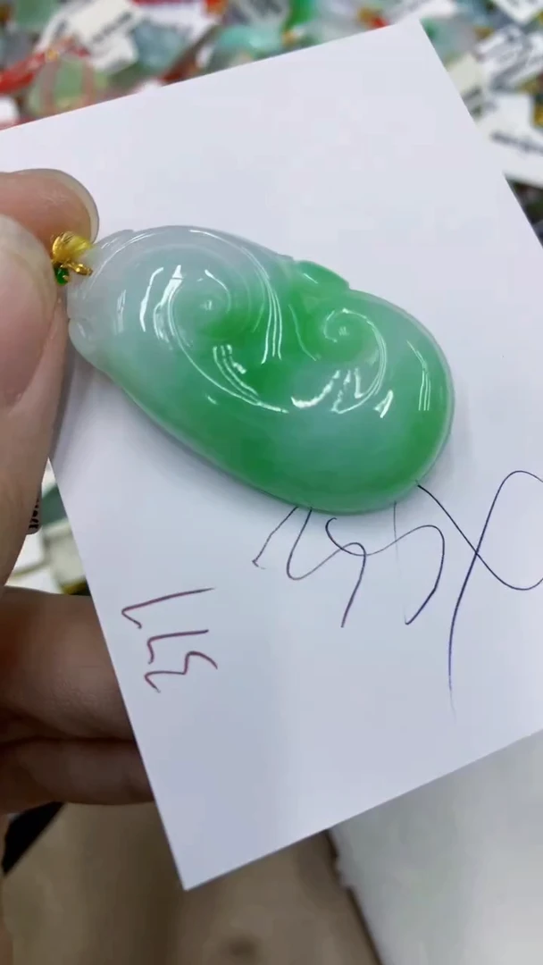 颈饰18K金镶嵌翡翠111111111111