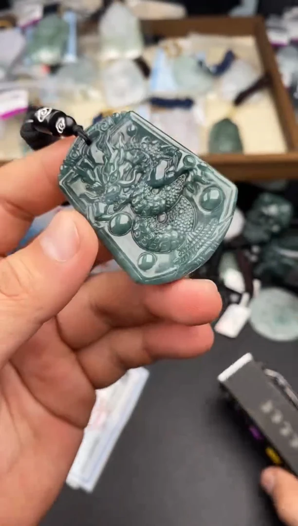 【闪购商品】翡翠颈饰未镶嵌  天然翡翠，一物一图