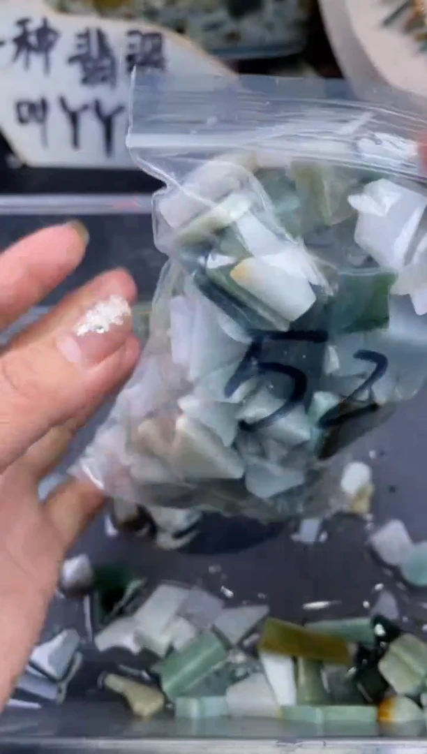 【闪购商品】翡翠颈饰未镶嵌天然翡翠中号500克52