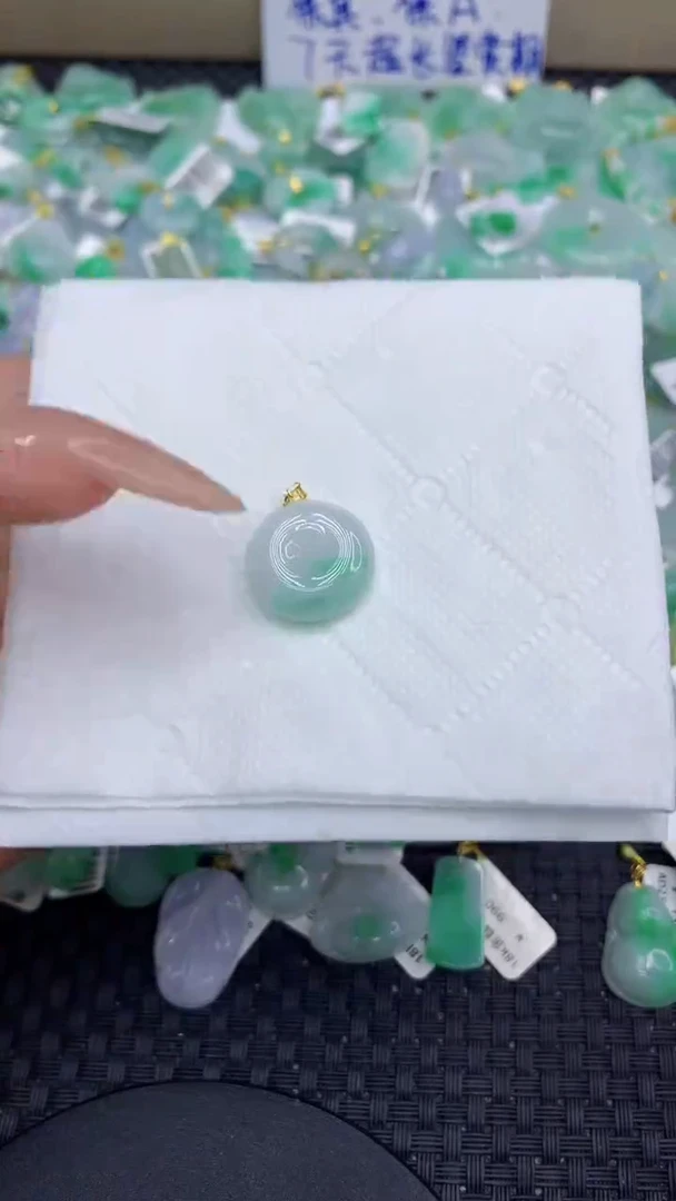 翡翠18K金镶嵌颈饰11111111