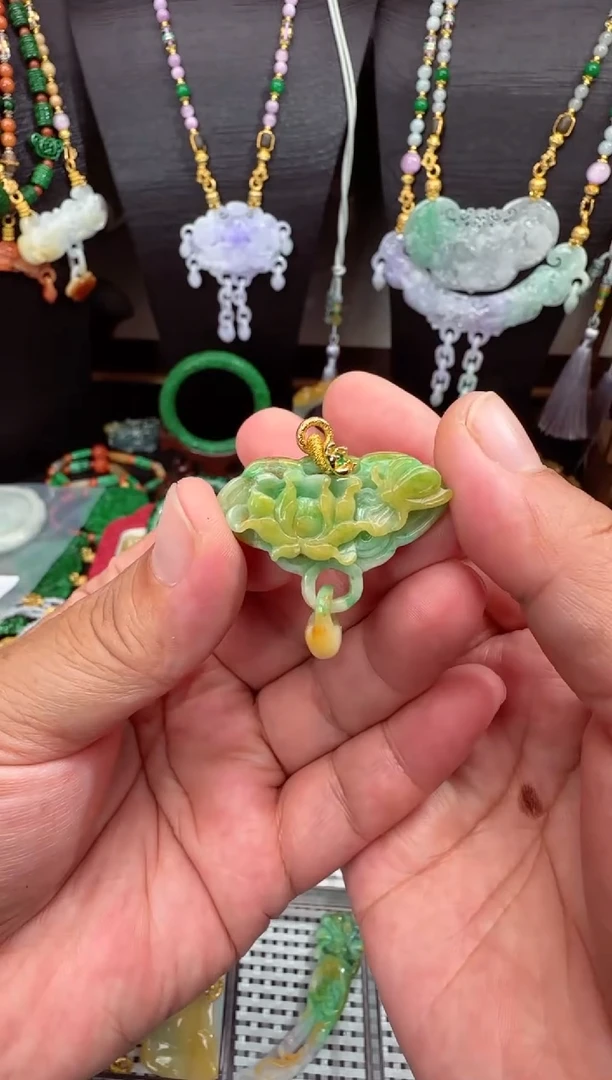 颈饰未镶嵌翡翠吊坠