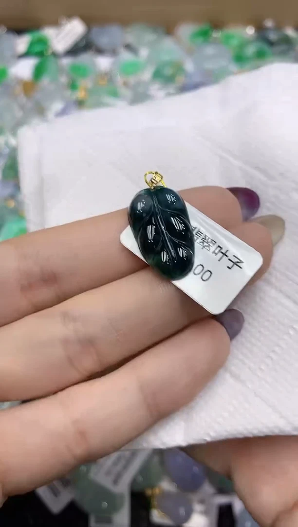 翡翠18K金镶嵌颈饰111111111111