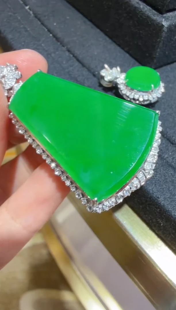 吊坠(不含链)18K金镶嵌翡翠多样性团购发一件