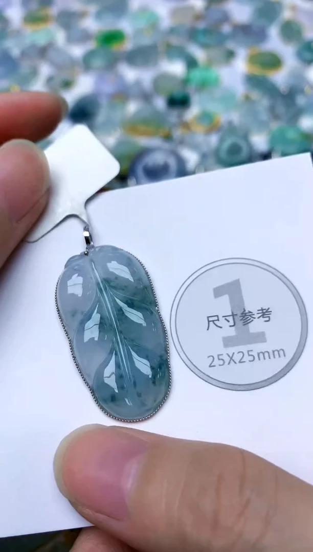 颈饰18K金镶嵌翡翠天然A货翡翠
