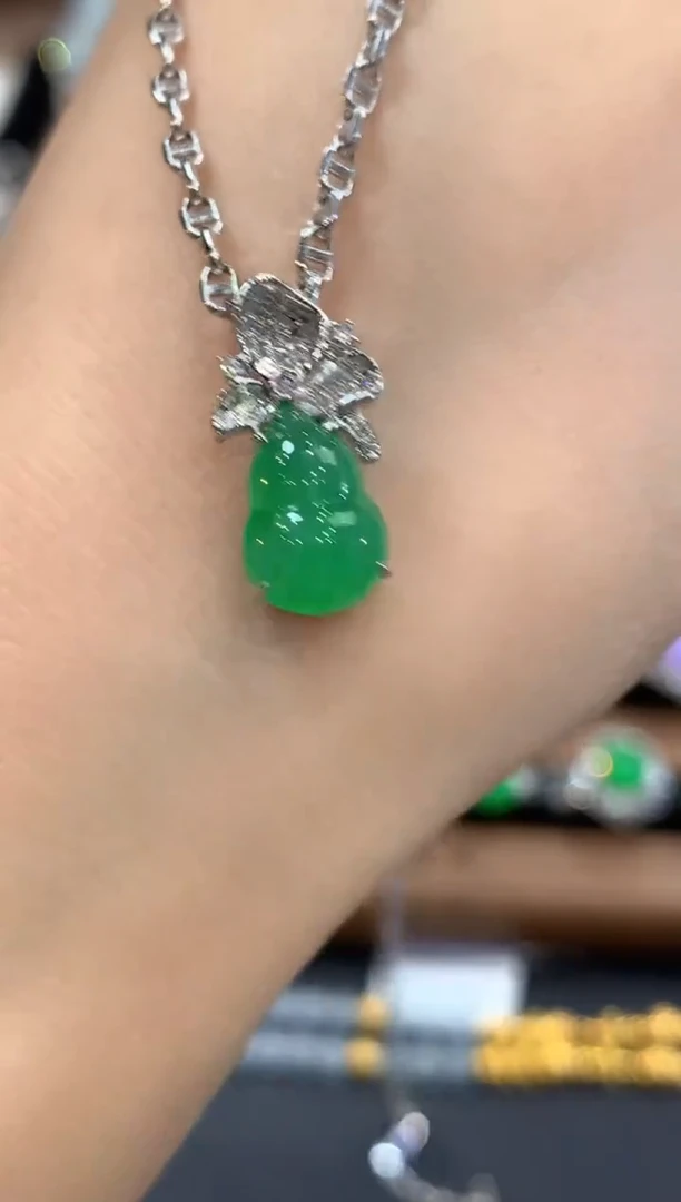 吊坠(不含链)18K金镶嵌翡翠q18