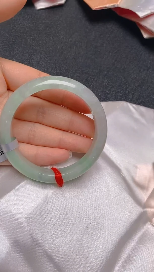 【闪购商品】翡翠手镯未镶嵌080     圈口57